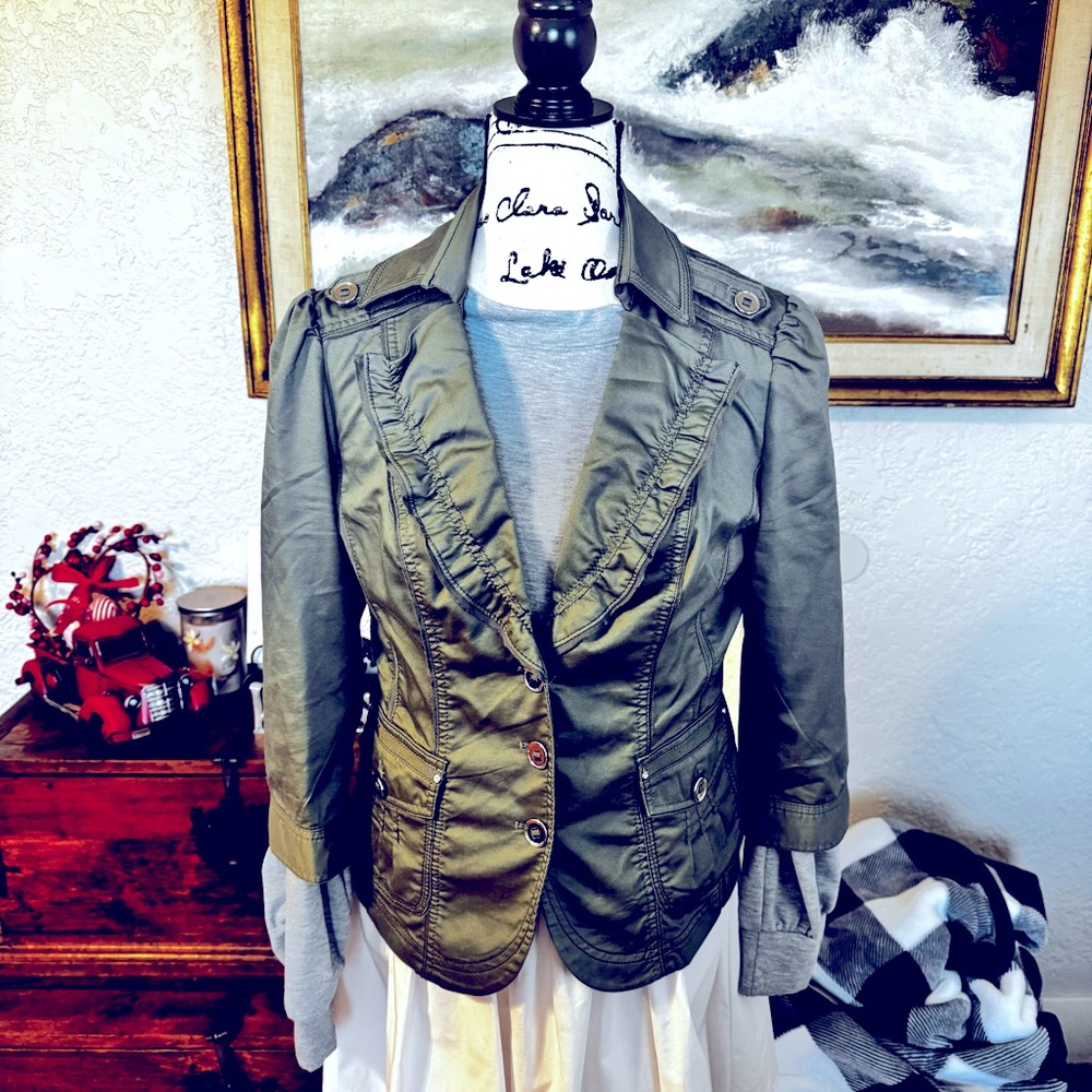 White House, black market, spring jacket.